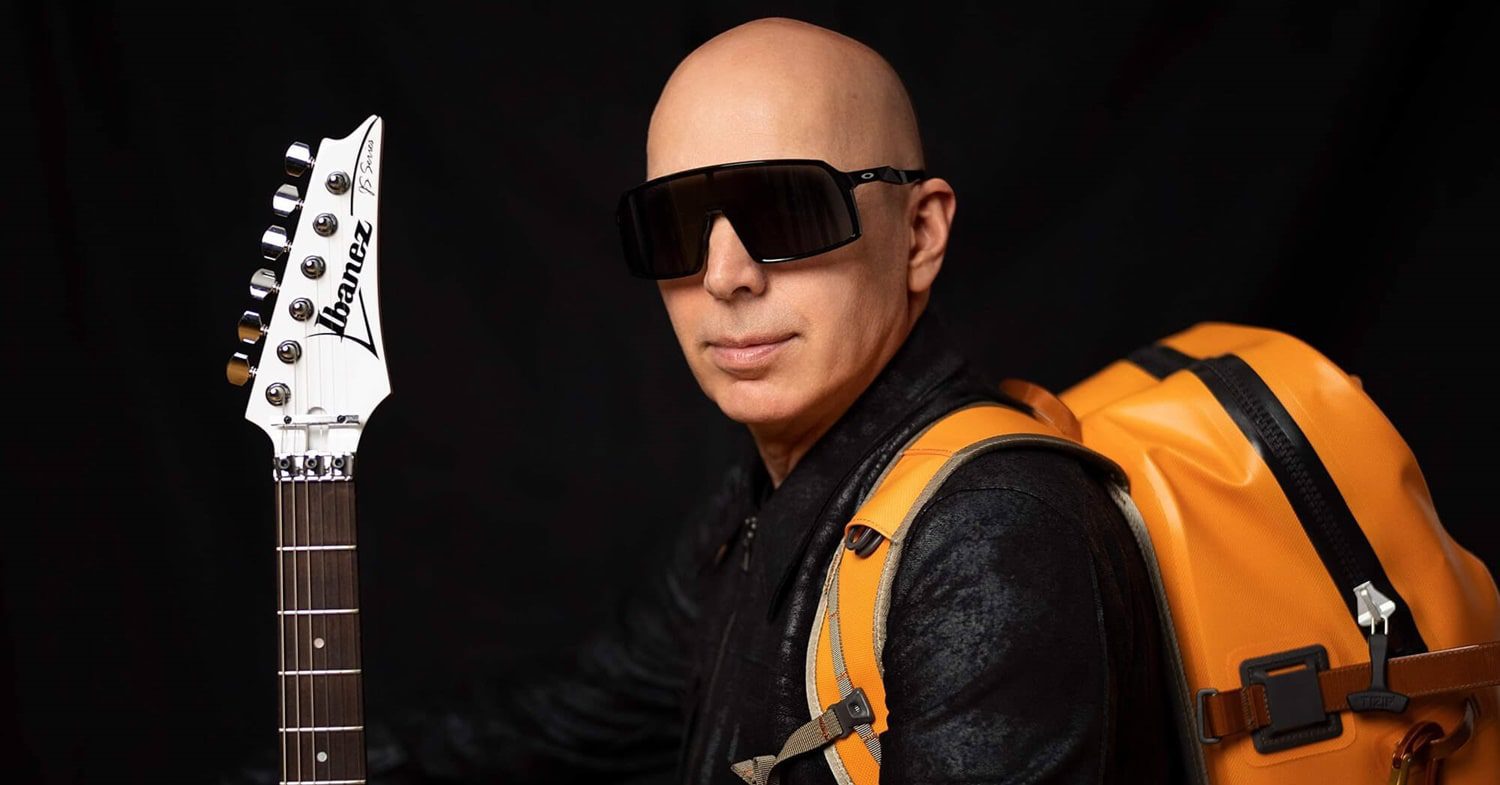 O guitarrista Joe Satriani em 2022