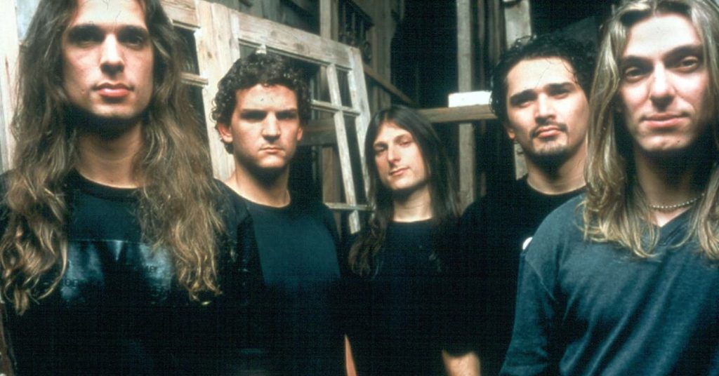 O Angra em 2001, na formação que gravou o álbum "Rebirth"