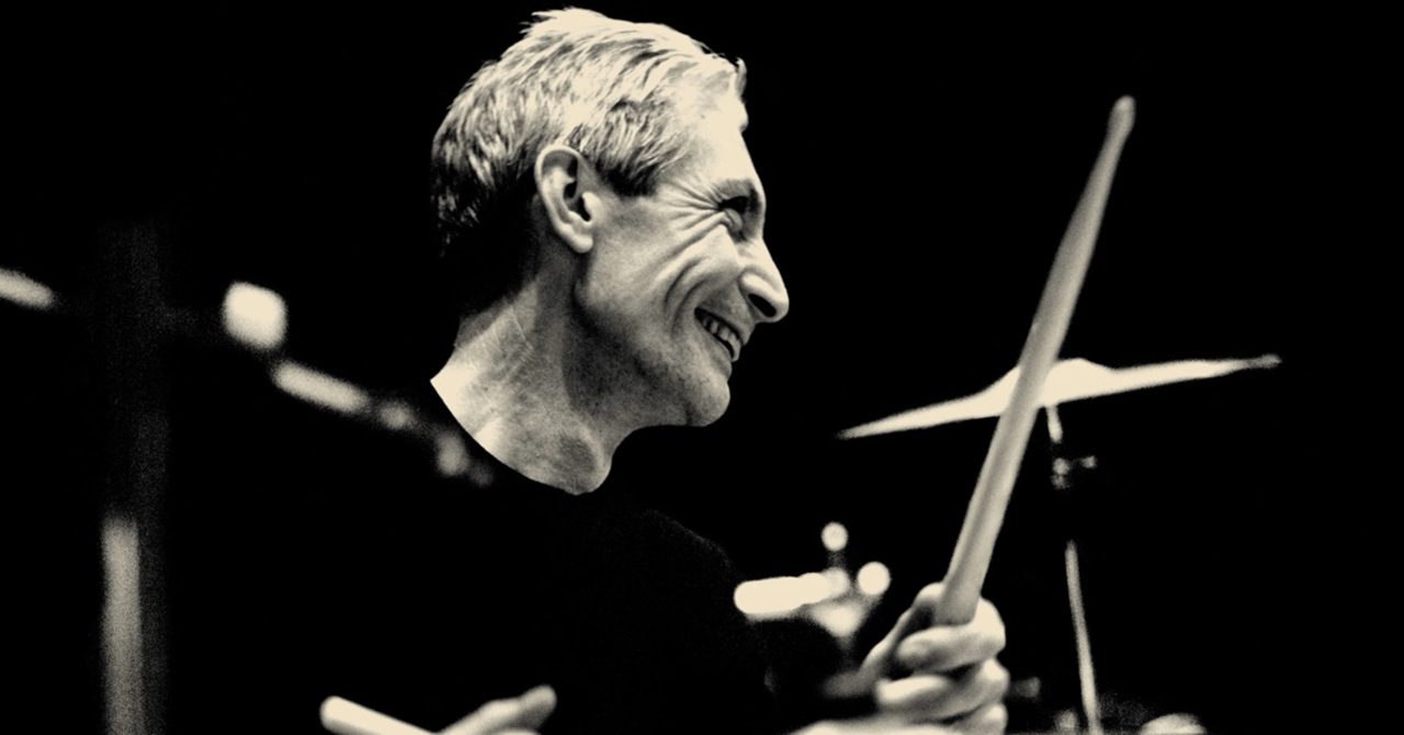 O baterista Charlie Watts, dos Rolling Stones, em foto de Anton Corbijn