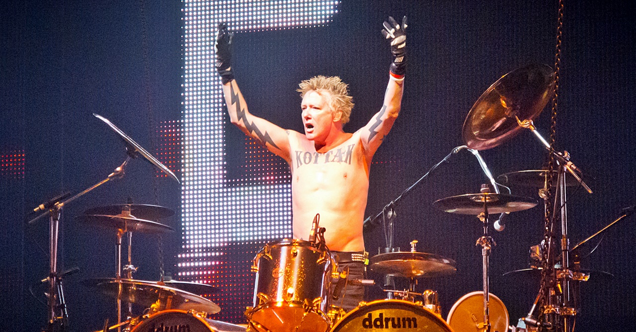 James Kottak está tomado pelo vício, diz Robbie Crane