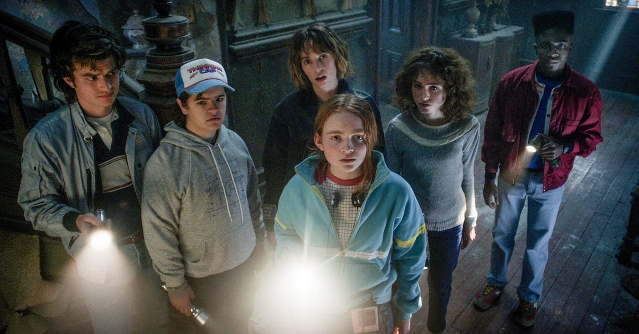 Criadores de 'Stranger Things' revelam motivo de morte de personagem na 2ª  temporada – Vírgula