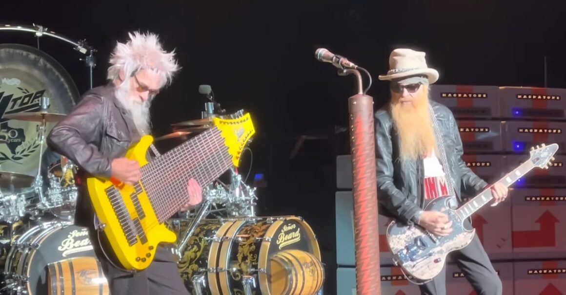 Elwood Francis usa baixo de 18 cordas em show do ZZ Top
