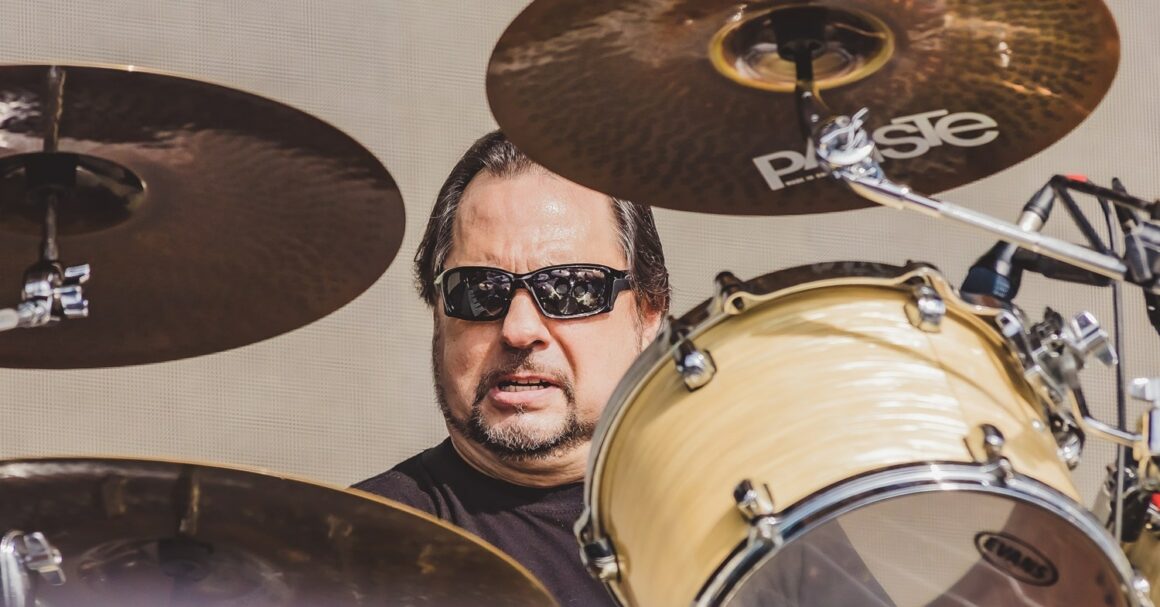 Como Dave Lombardo foi tratado pelo Metallica ao substituir Lars Ulrich em show