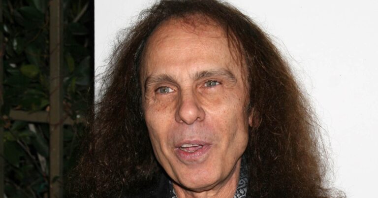 Como Ronnie James Dio tratava os músicos de sua banda, segundo Jeff Pilson