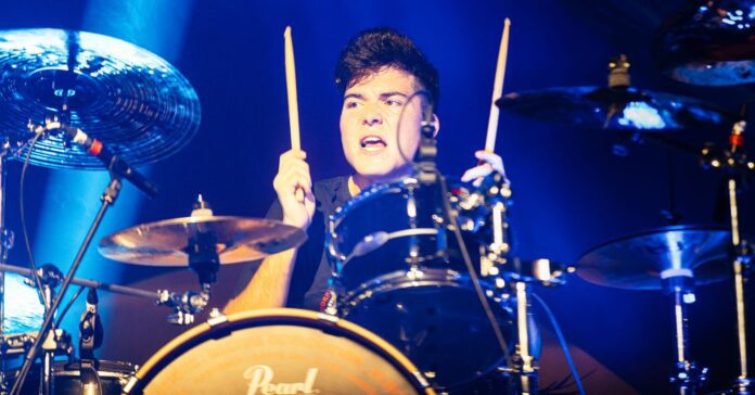 Greyson Nekrutman, baterista do Sepultura, durante show em Belo Horizonte