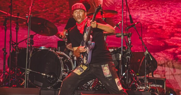 Tom Morello, guitarrista do Rage Against the Machine e Audioslave, durante show no Best of Blues and Rock São Paulo 2023