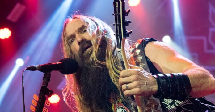 Zakk Wylde durante show no festival Best of Blues and Rock 2024, com o projeto Zakk Sabbath