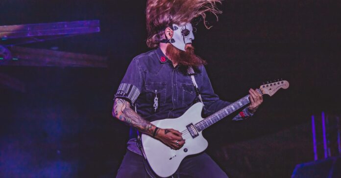 Jim Root, guitarrista do Slipknot, durante show no Knotfest Brasil