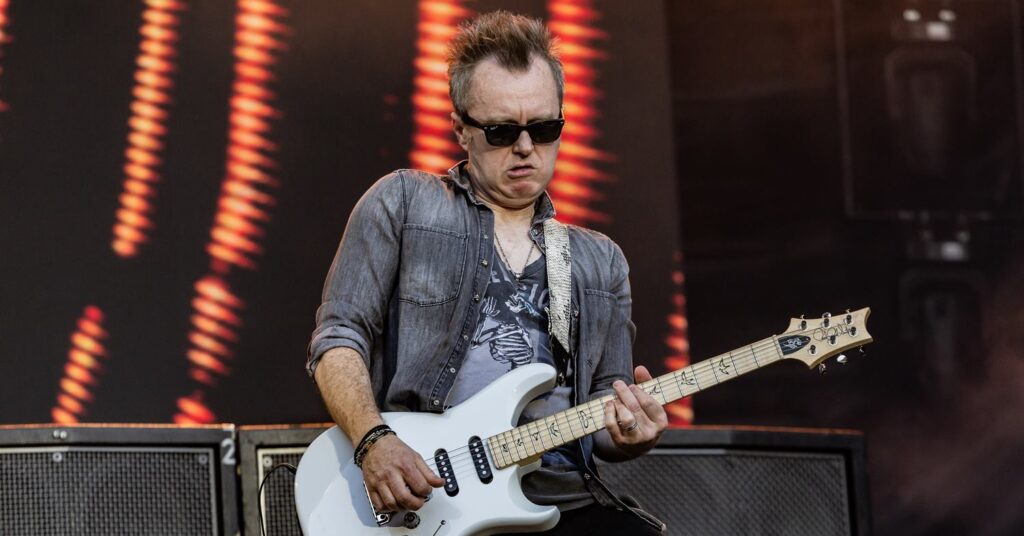 Simon McBride, guitarrista do Deep Purple, durante show no Brasil em 2023