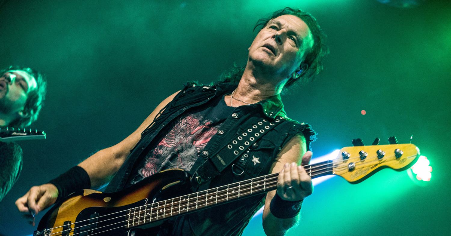 Peter Baltes é internado após queda grave em show do Dirkschneider na Alemanha